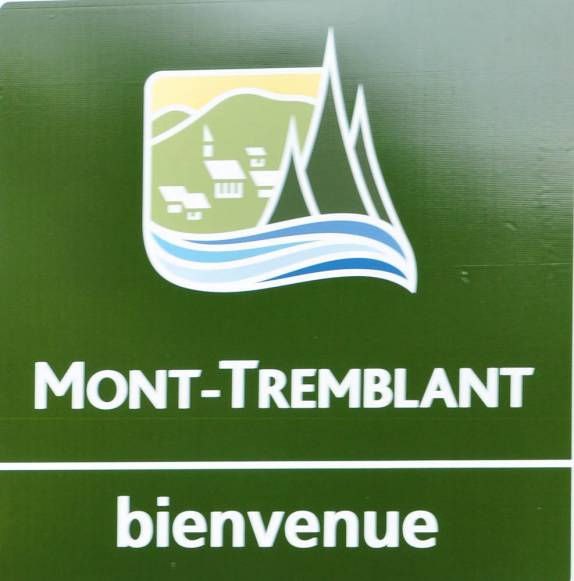 Placa de boasvindas na entrada do Parc National du Mont -Tremblant, na província de Quebec, no Canadá